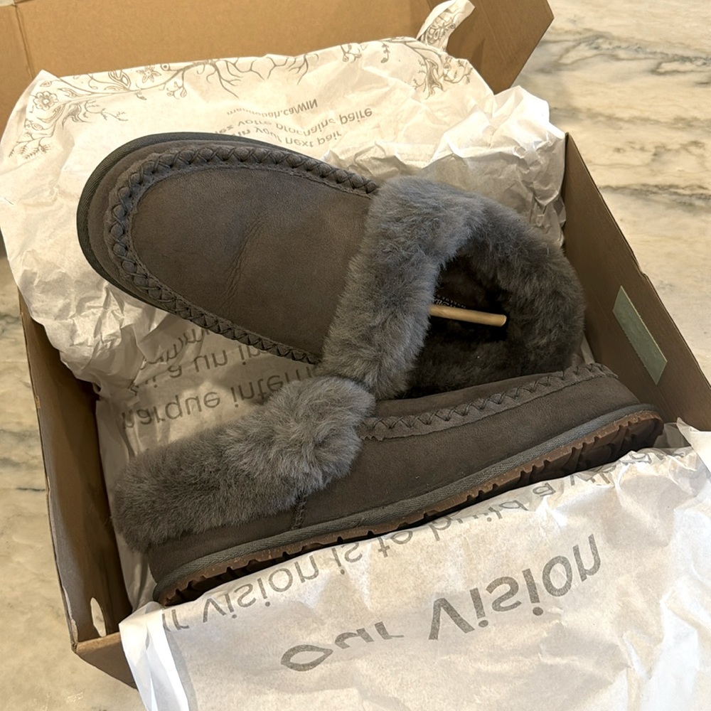 Manitobah Cabin Clogs